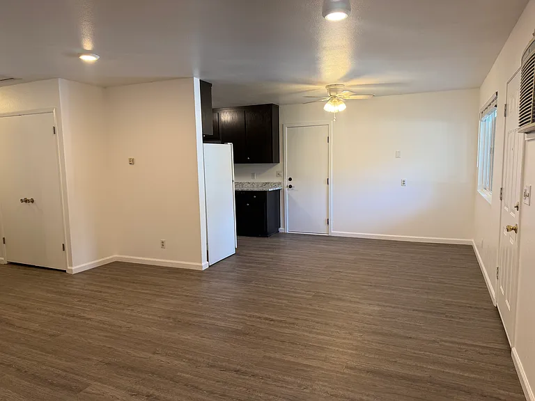 640 Reeds Ave #B — Photo 2
