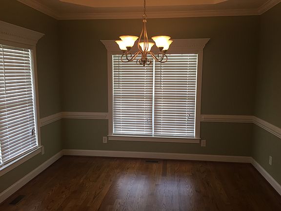 4th image of 635 Broadmoor Ct