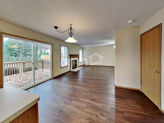4th image of 1840 Pine Grove Pl
