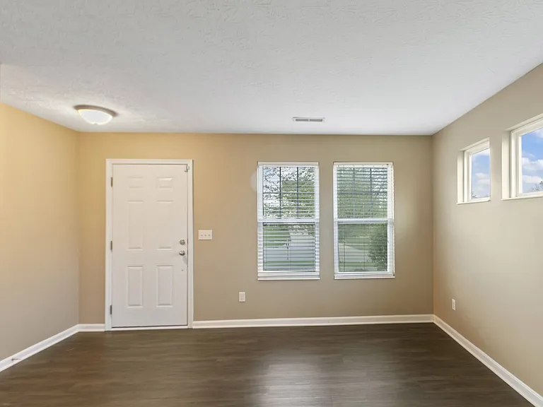 5877 Hayden Dr — Photo 5
