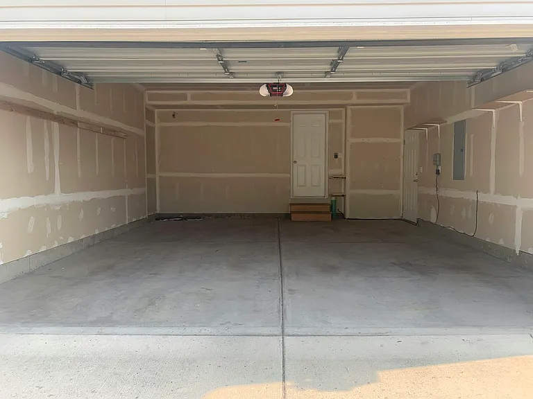 14308 E 31st Ln — Photo 34