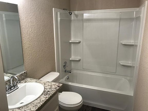 5th image of 213 Camellia St