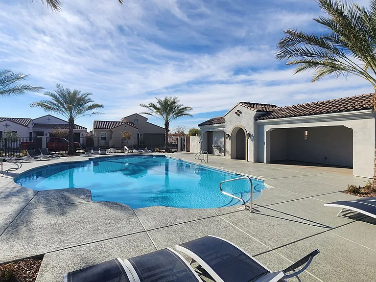 265 E Balsam Dr — Photo 41