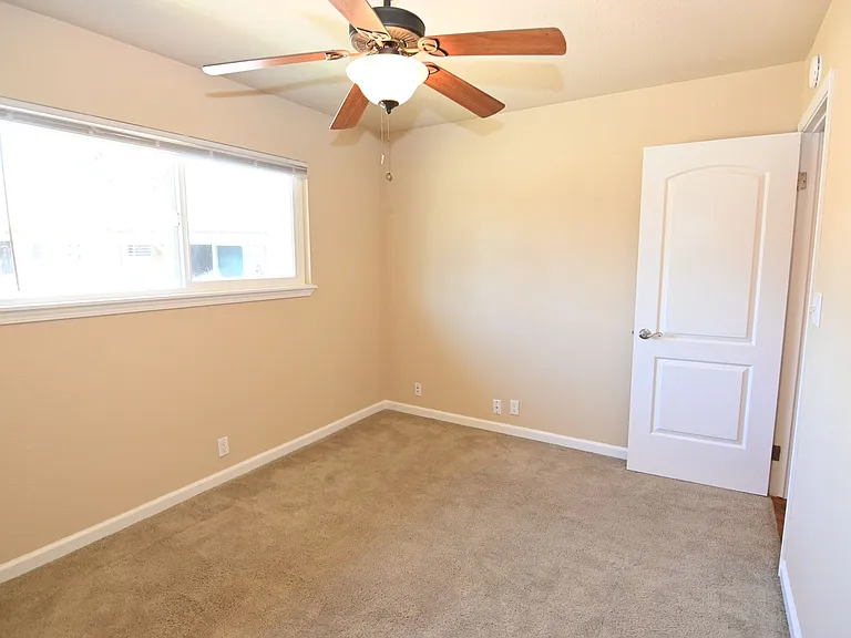 1820 Southwest Expressway — Photo 10