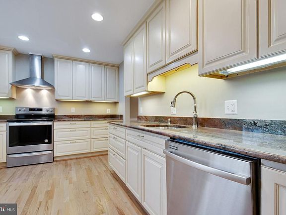 4th image of 8203 Doctor Craik Ct