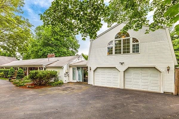 1st image of 15 Appletree Ln