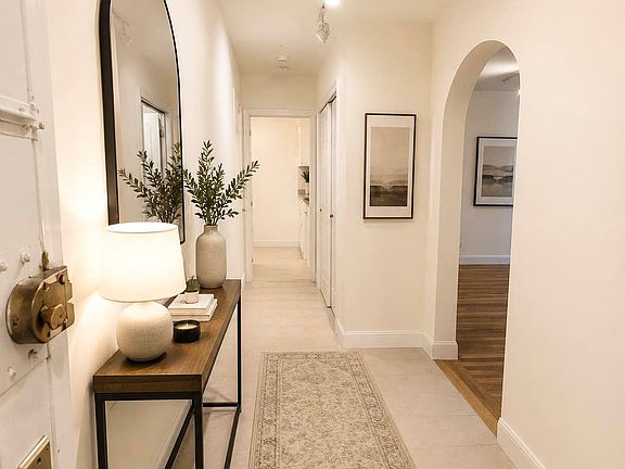 3rd image of 360 E 50th St APT 4