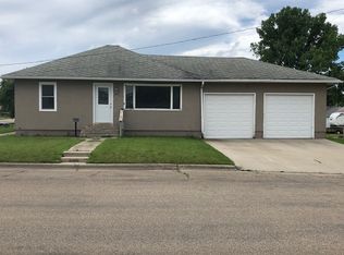816 11th St SE, Jamestown, ND 58401