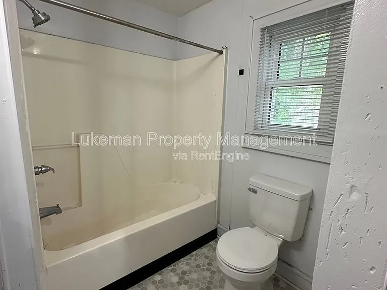 1512 S Burdick St — Photo 11