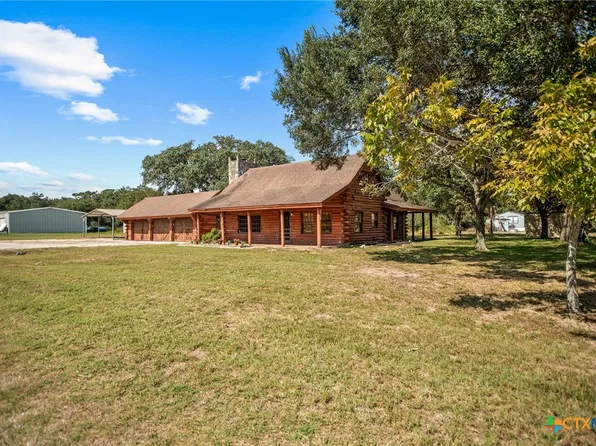 210 Winding Way Dr, Victoria, TX 77905