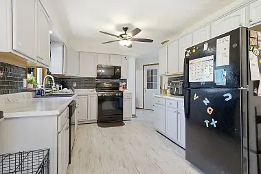 705 Eastview Dr — Photo 11