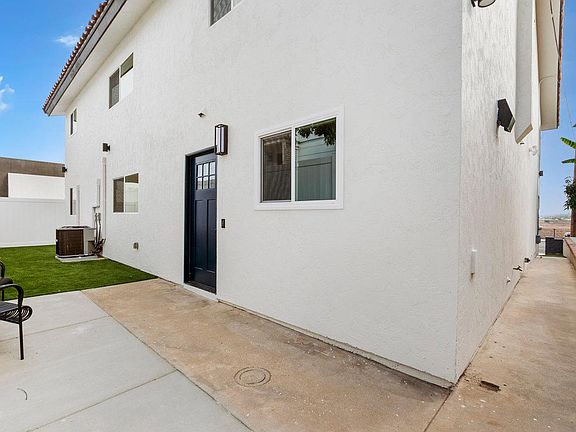 2nd image of 550 13th St #2