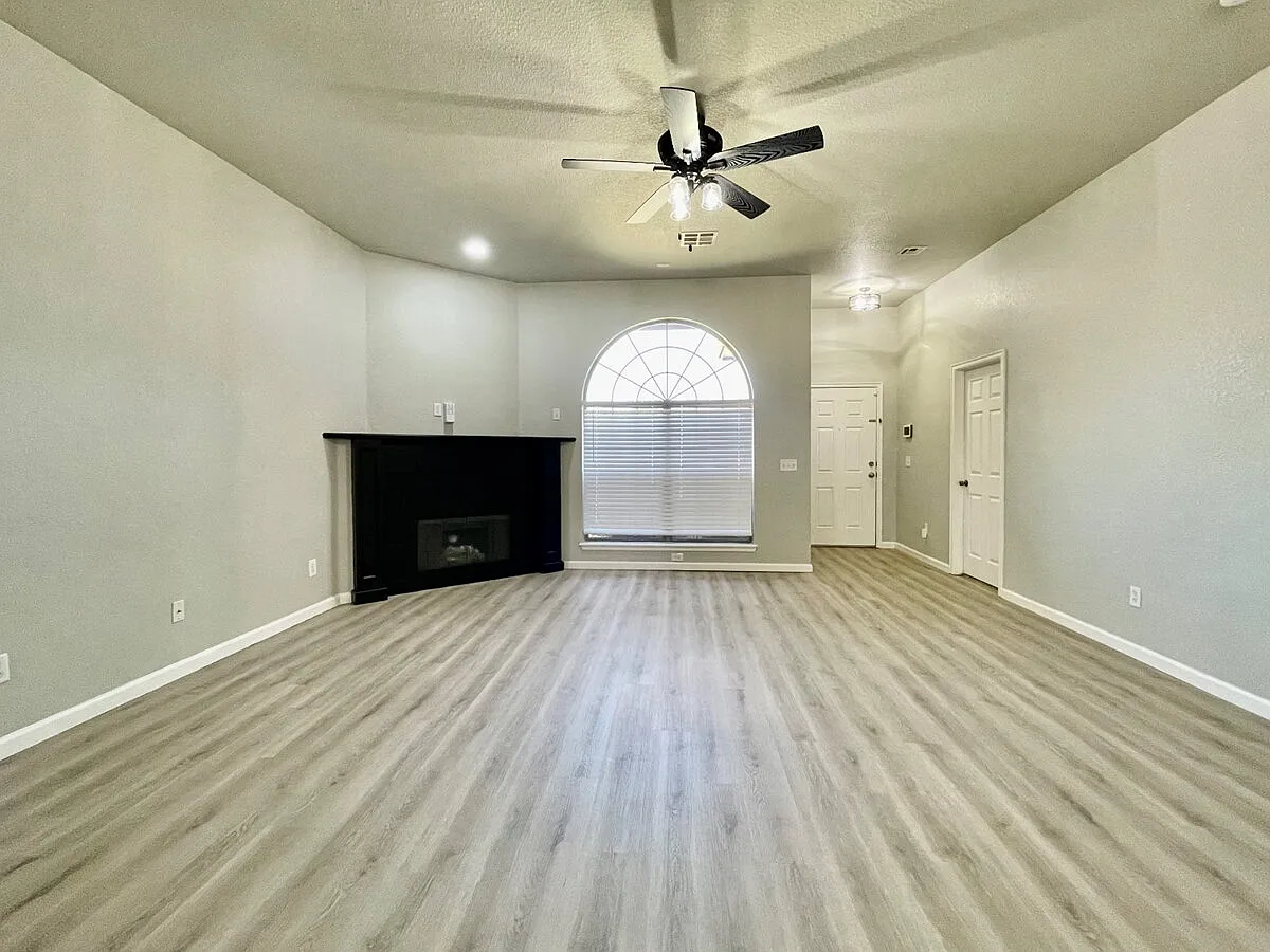 4 bed, 2.0 bath, 1783 sqft, $1,995 — Photo 3