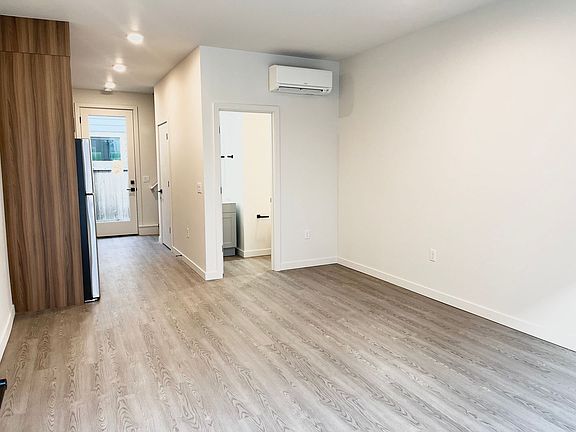4th image of 7562 N Emerald Ave #7573