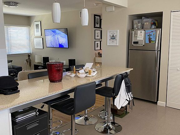 2nd image of 1050 Elkgrove Ave #2