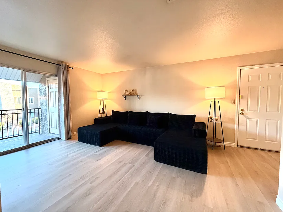 5314 River Glen Dr