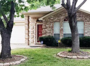 5808 Stone Meadow Ln, Fort Worth, TX 76179