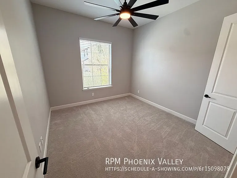 1926 W Holden Dr — Photo 3