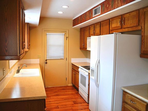 4th image of 1521 S San Luis