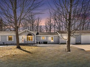 102 Peninsula Dr, Prudenville, MI 48651