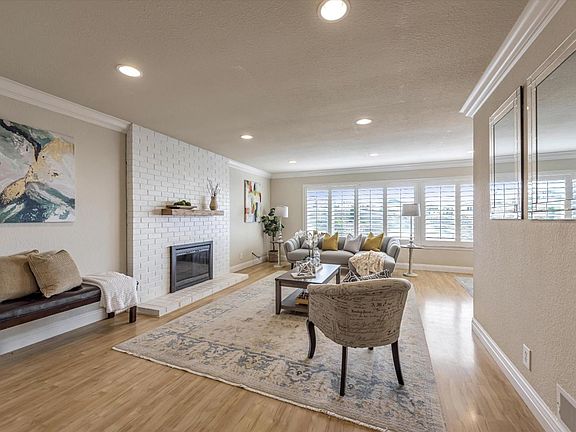 5th image of 219 Golden Bay Dr