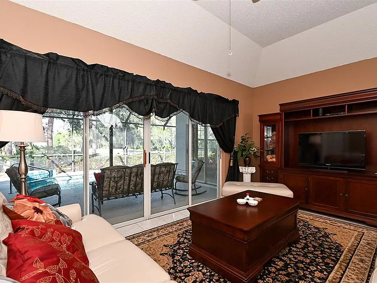3866 Surrey Ct — Photo 11