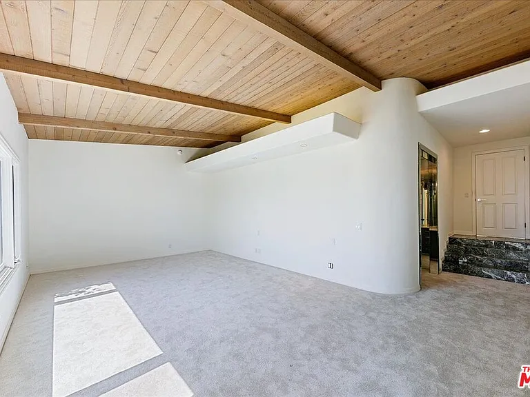 18244 Coastline Dr — Photo 6