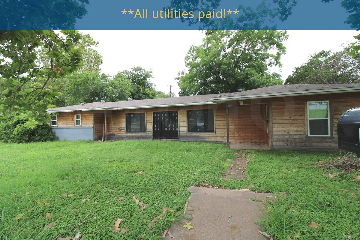 2 bed, 1.0 bath, 1006 sqft, $1,200 — Photo 1