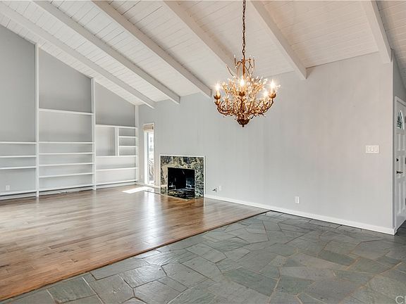 5th image of 325 Knob Hill Ave