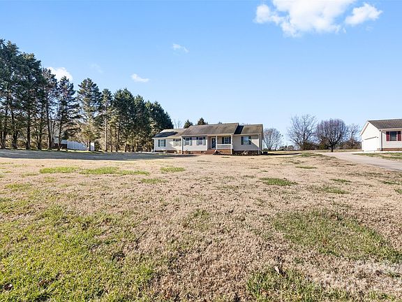 5th image of 135 Rumple Hill Dr