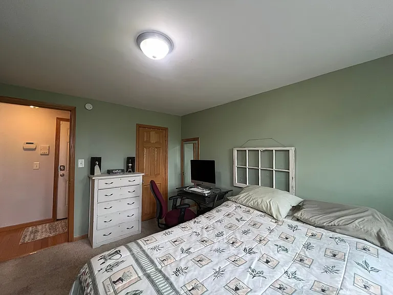 1098 Lexington — Photo 9