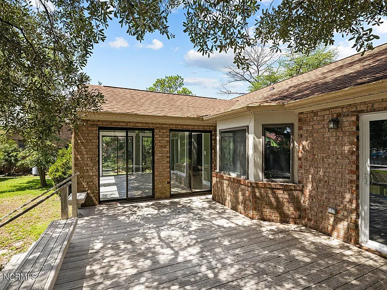 5722 Gondolier Dr — Photo 10