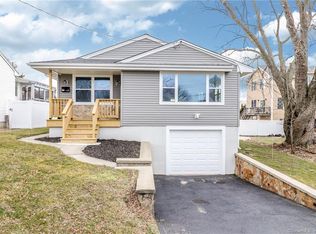 96 Washington Pkwy, Stratford, CT 06615