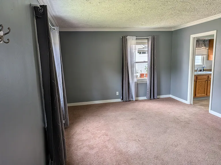 1436 Curtis Ave — Photo 4