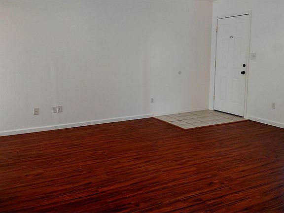 4th image of 601 Twin Oaks Dr
