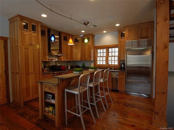 4th image of 43 Homestead Trl