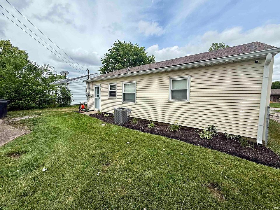 2nd image of 2520 Foxhall Dr