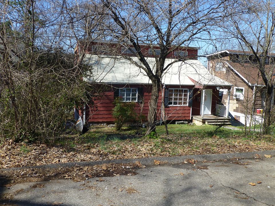 2nd image of 811 E Churchwell Ave