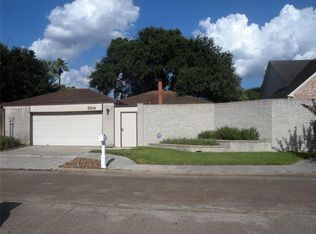 8314 Shadow Wind Dr, Houston, TX 77040