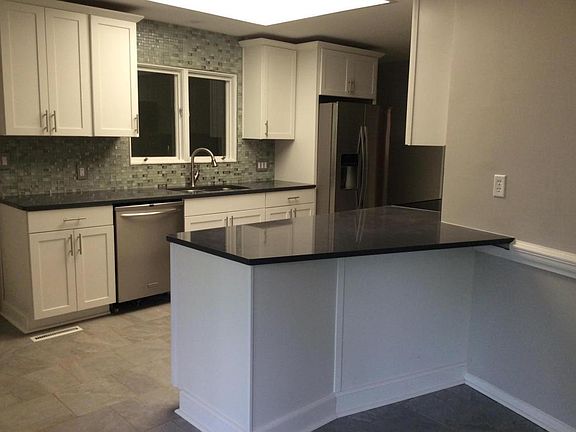 2nd image of 1915 Cantle Ln