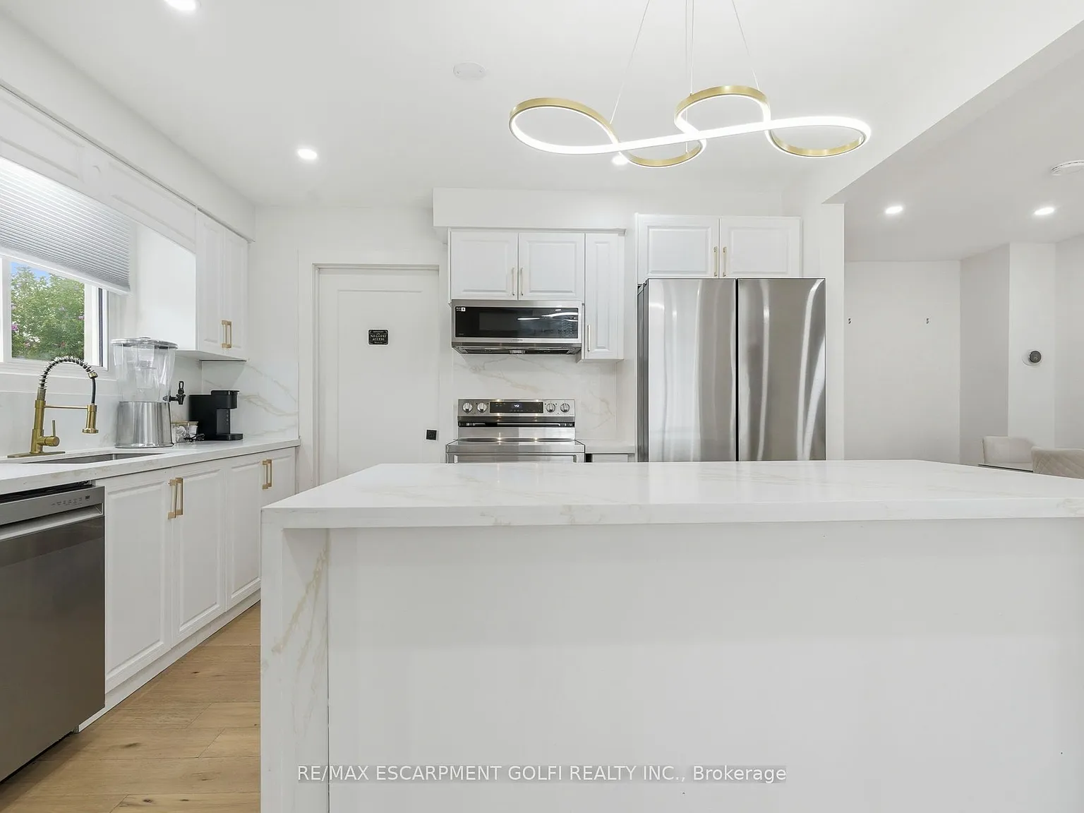 3 bed, $2,100 — Photo 3