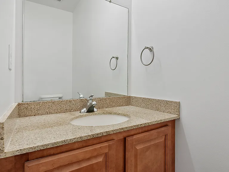 4035 Redroyal Ave — Photo 32