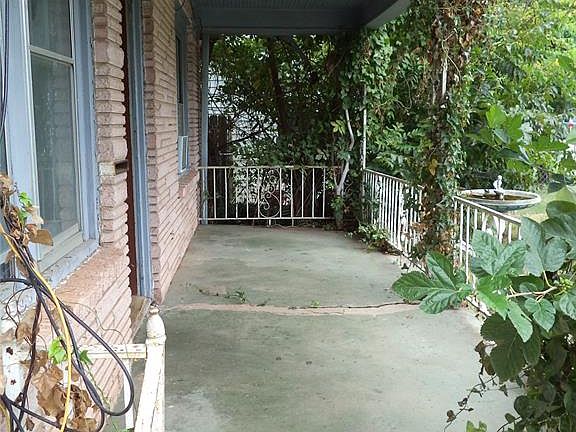 3rd image of 1021 SW 27th St