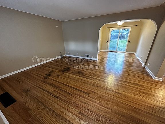 4th image of 1685 Yukon St