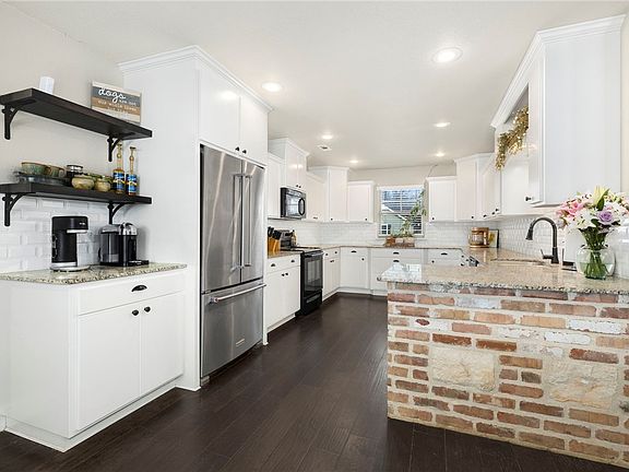 5th image of 1105 Nemett Cir