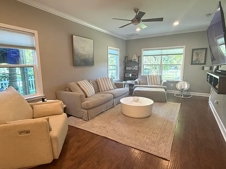 Spacious living room
