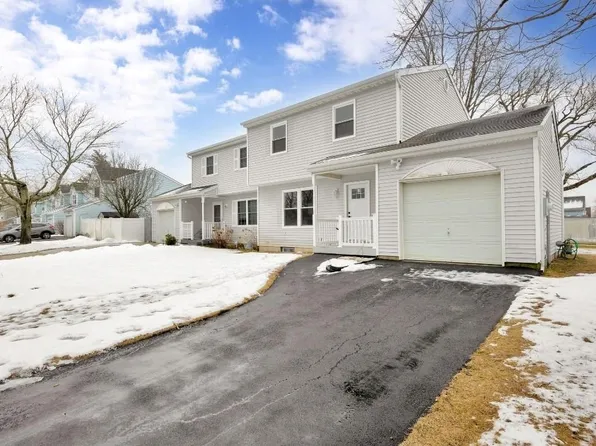 29 Walnut Street, Central Islip, NY 11722