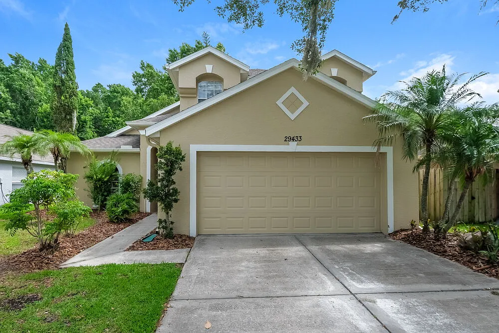 3 bed, 2.5 bath, 1810 sqft, $2,555 — Photo 1