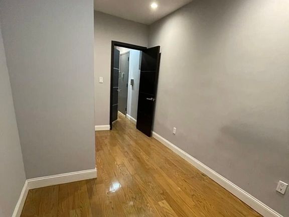5th image of 950 Bergen St #2