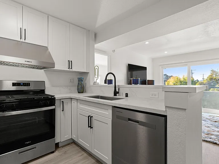 Darby Apartments — Photo 7